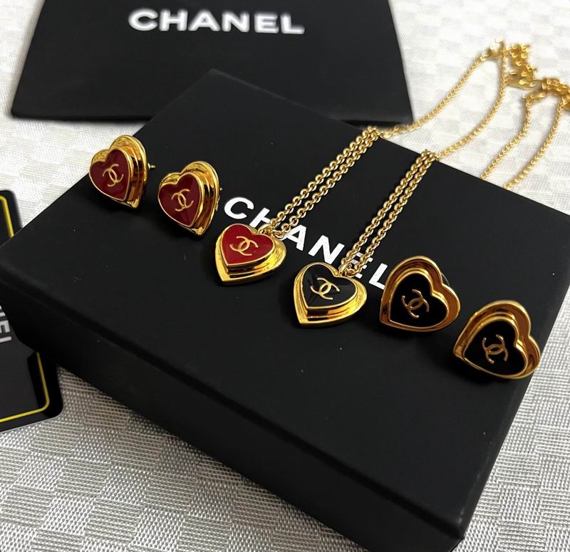 Chanel Suits 04yxs68